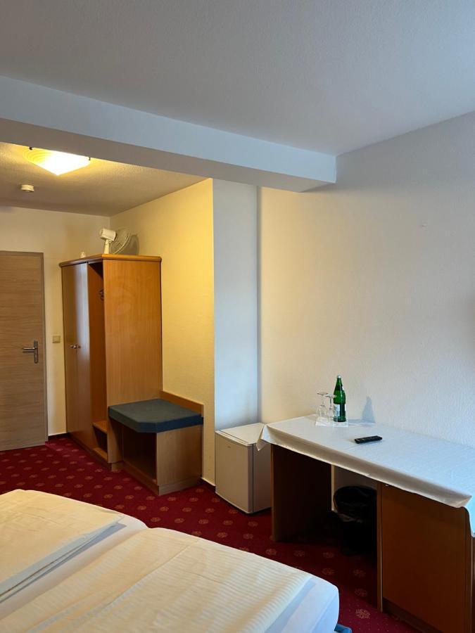 Hotel Schwartzer Loewe Babenhausen  Bagian luar foto