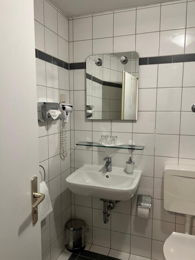 Hotel Schwartzer Loewe Babenhausen  Bagian luar foto