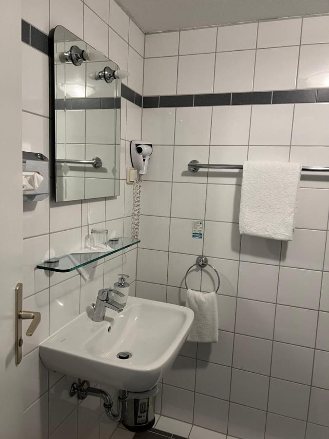Hotel Schwartzer Loewe Babenhausen  Bagian luar foto